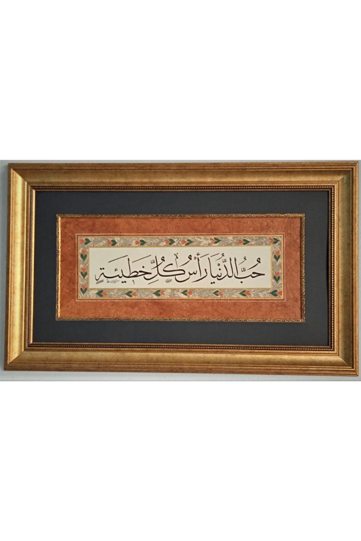 İslami Tablo 50X84 cm Hat Sanatı El Yazması Dekoratif Çerçeveli ”Hubbud-dünya re’sü külli hatietin.”