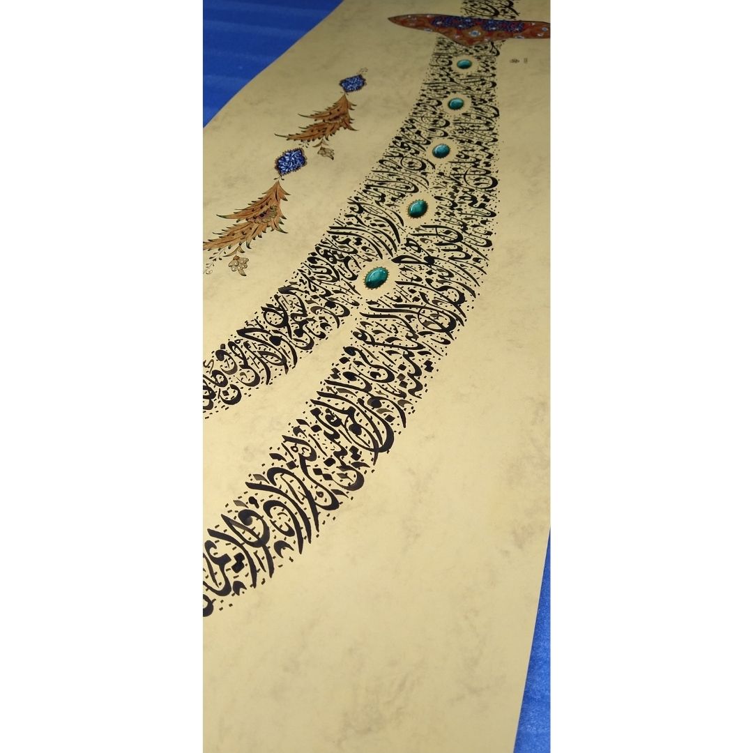 Hüsn-i Hat 100x25 cm Çerçevesiz Kılıç Formunda Fetih Suresi (Zülfikar)